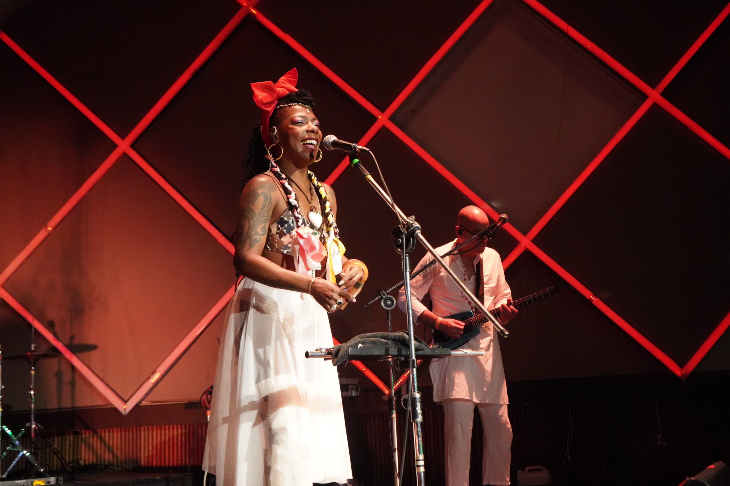 Festival Latinidades traz La Dame Blanche, cantora cubana, para São Paulo