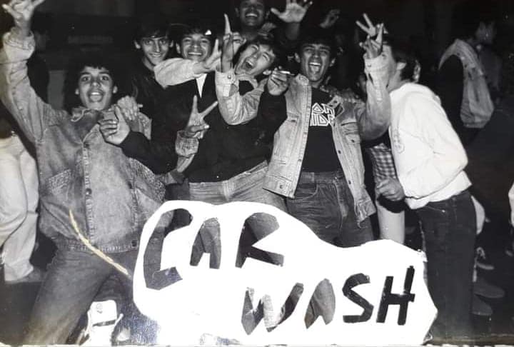 “CarWash Revival” reúne roqueiros, dinossauros e afins