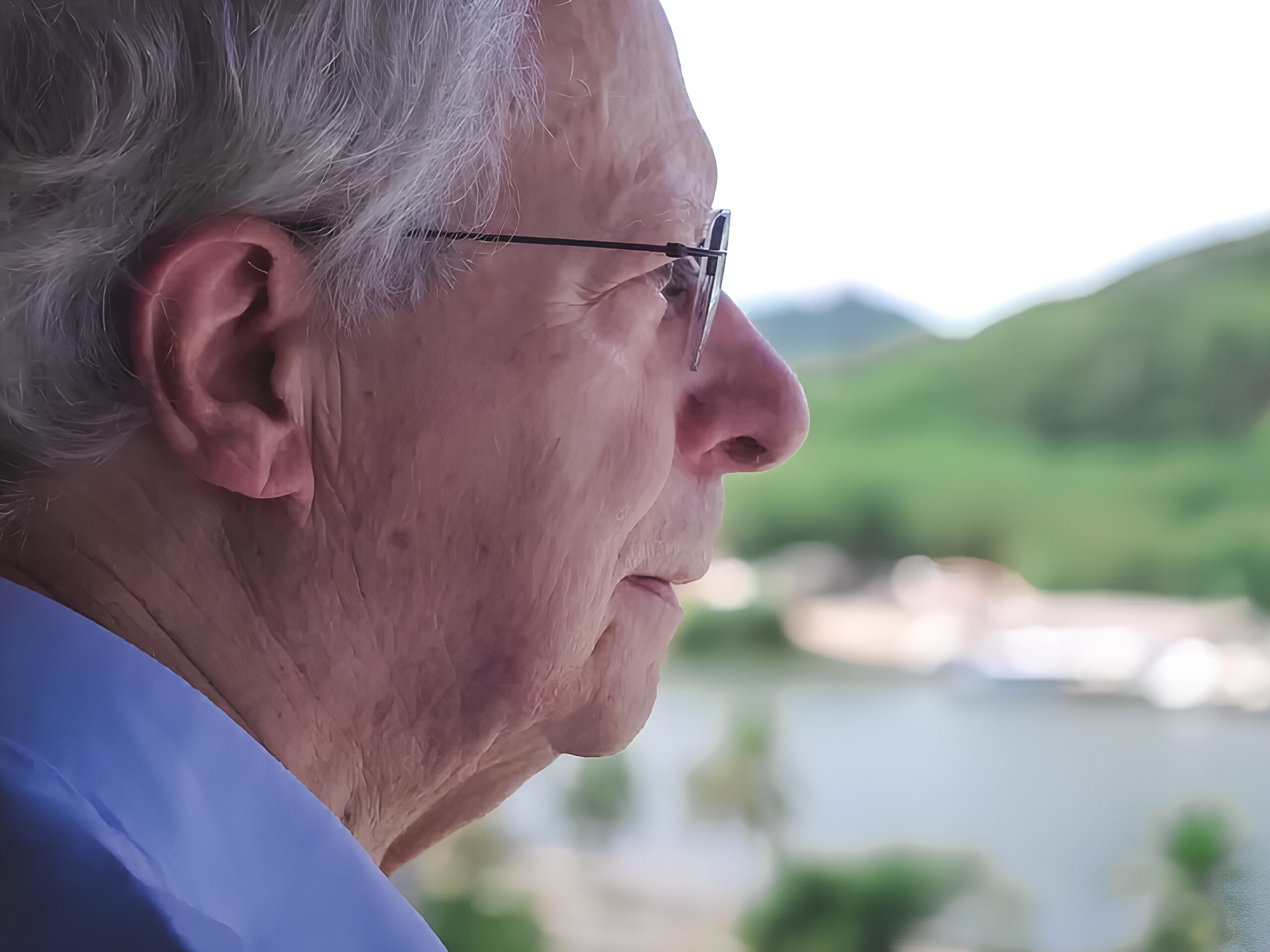 Frei Betto Escritor, teólogo e ativista brasileiro, Frei Betto desempenha papel significativo na política e na sociedade do país. Na sua trajetória, muitas vezes desafiadora das estruturas de poder opressivas, como foi na ditadura militar brasileira, entre 1964 e 1985, são marcantes a conexão com comunidades populares e movimentos sociais, além da interlocução entre a Igreja Católica e o Estado.