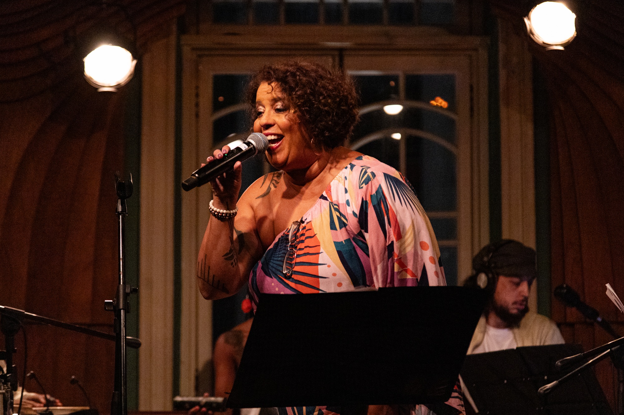 Oficina de canto e rodas de samba para mulheres