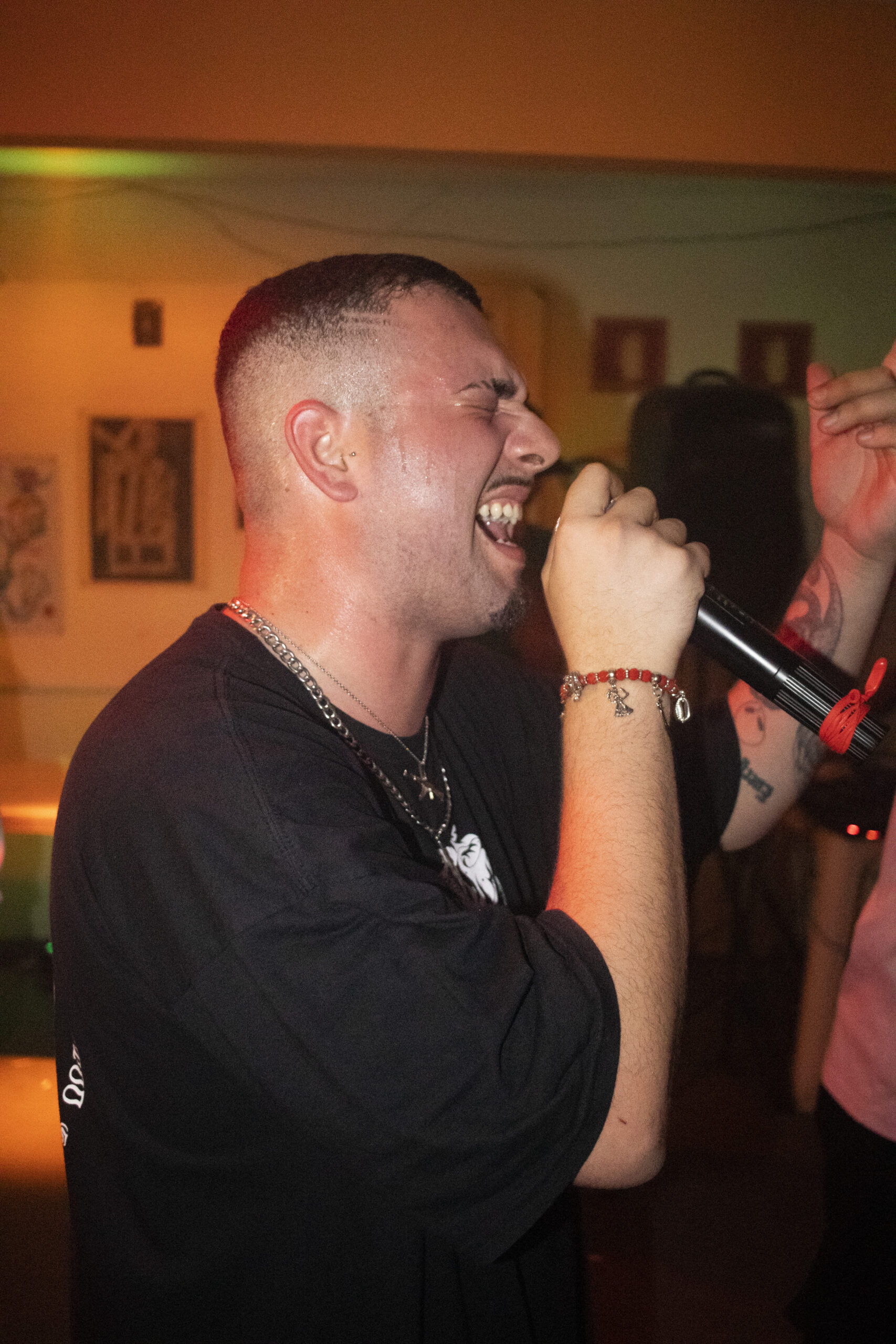 Formado em Ciências Sociais, Maza atua como escritor e produtor literário marginal, músico, compositor e rapper, além de produtor cultural e executivo. Também é fundador e integrante do Sarau Zona Ouro, produtor