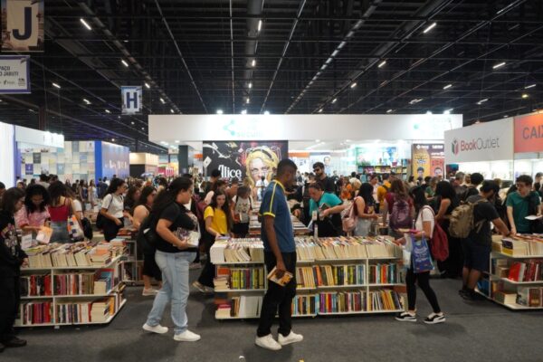 Vale-Livro aumenta para R$ 100 e terá investimento de cerca de R$ 20 milhões na Bienal do Livro de São Paulo