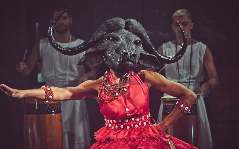 Em março, Companhia de Teatro Heliópolis faz curtíssima temporada de premiada montagem CÁRCERE ou Porque as Mulheres Viram Búfalos. As apresentações ocorrem entre os dias 6 e 15/03, somente às sextas e aos sábados, às 20h, e aos domingos, às 18h, em sua sede – na Casa de Teatro Mariajosé de Carvalho, no Ipiranga.