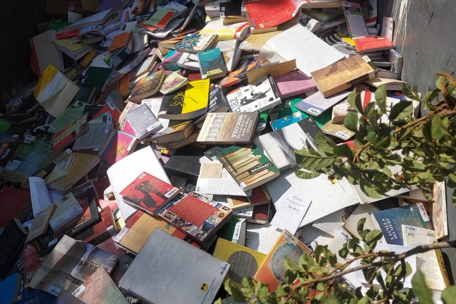 Livros no lixo!