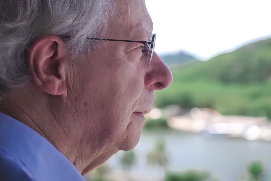 Frei Betto Escritor, teólogo e ativista brasileiro, Frei Betto desempenha papel significativo na política e na sociedade do país. Na sua trajetória, muitas vezes desafiadora das estruturas de poder opressivas, como foi na ditadura militar brasileira, entre 1964 e 1985, são marcantes a conexão com comunidades populares e movimentos sociais, além da interlocução entre a Igreja Católica e o Estado.