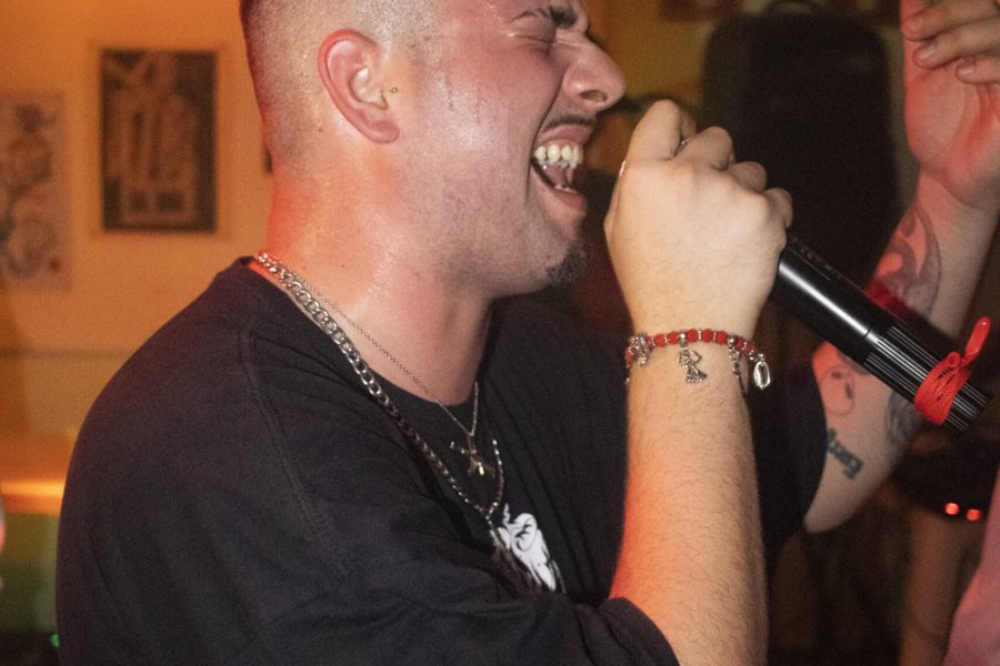 Formado em Ciências Sociais, Maza atua como escritor e produtor literário marginal, músico, compositor e rapper, além de produtor cultural e executivo. Também é fundador e integrante do Sarau Zona Ouro, produtor