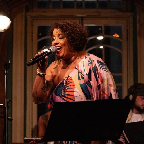 Oficina de canto e rodas de samba para mulheres