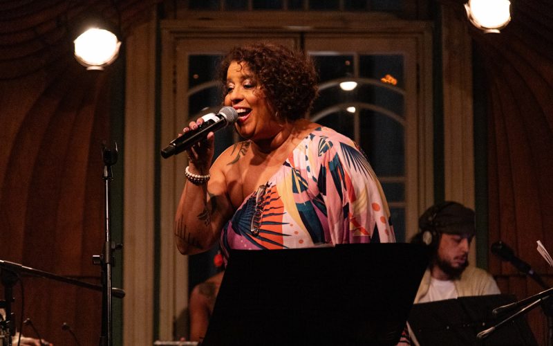 Oficina de canto e rodas de samba para mulheres