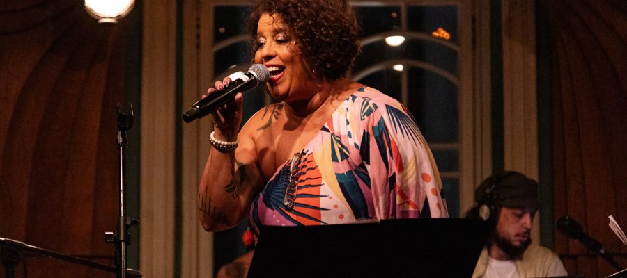 Oficina de canto e rodas de samba para mulheres