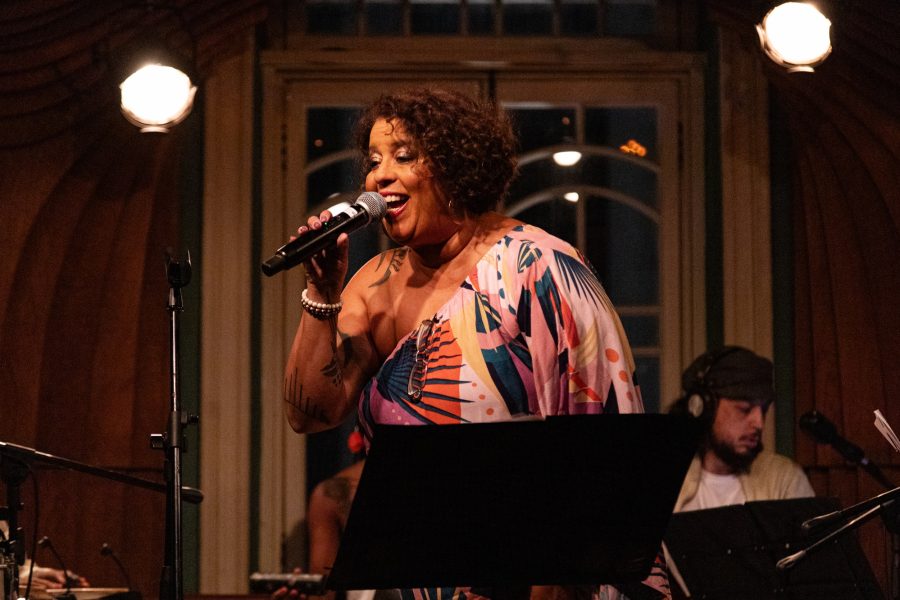 Oficina de canto e rodas de samba para mulheres