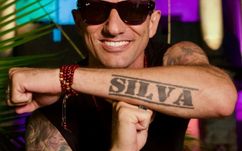 Roger Silva lança seu novo estilo “good vibes” após 18 anos de carreira