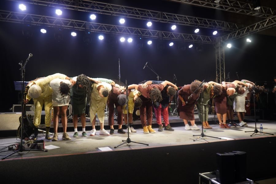 Aláfia sobre ao palco do Sesc Osasco para celebrar 10 anos