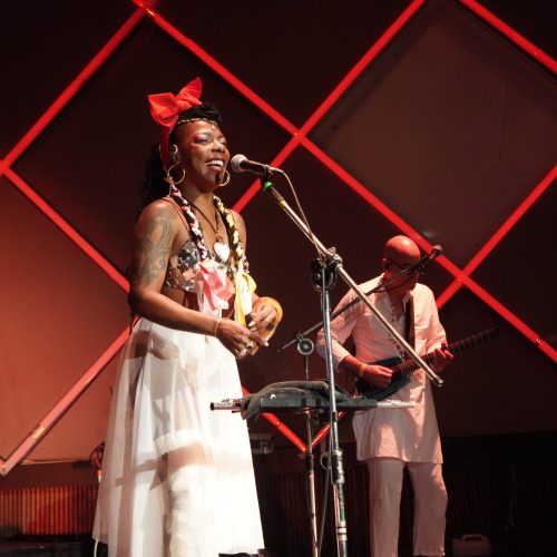 Festival Latinidades traz La Dame Blanche, cantora cubana, para São Paulo