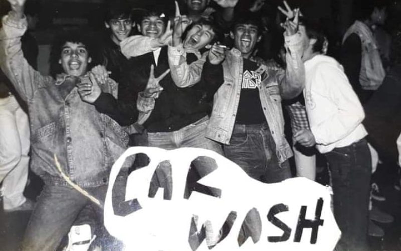 “CarWash Revival” reúne roqueiros, dinossauros e afins