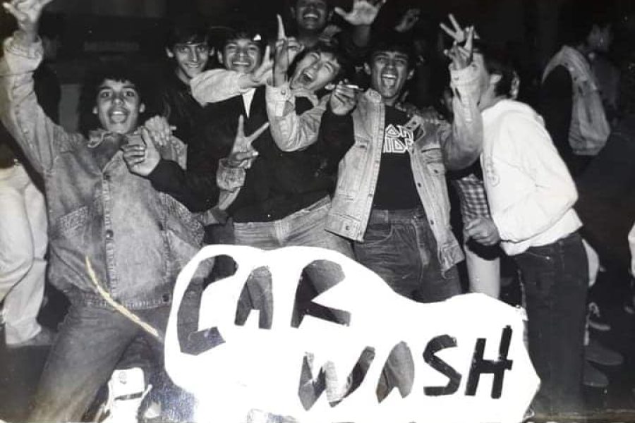 “CarWash Revival” reúne roqueiros, dinossauros e afins